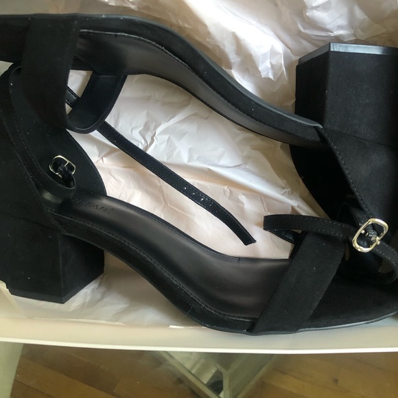 Black Mid height blocked heel sandals w/adjustable buckled ankle strap - Picture 6 of 8